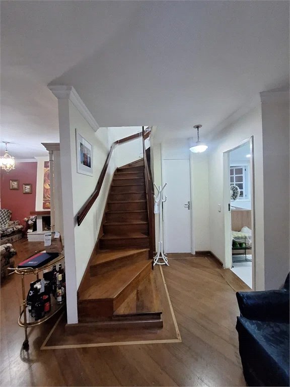 Casa à venda com 5 quartos, sendo 3 suítes, no condomínio Vila Panamericana, São Paulo - SP