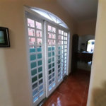 Casa térrea em rua fechada