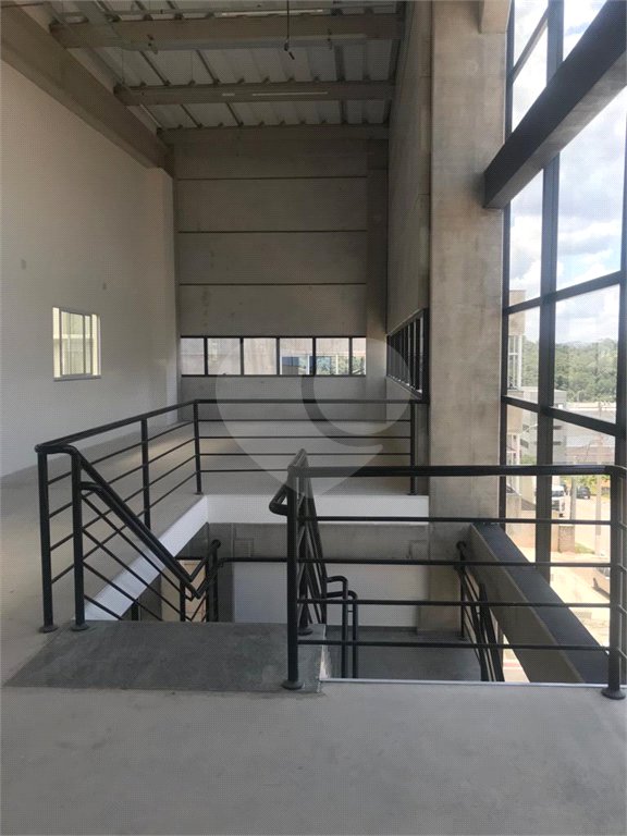 Galpão industrial com renda à venda em Cotia