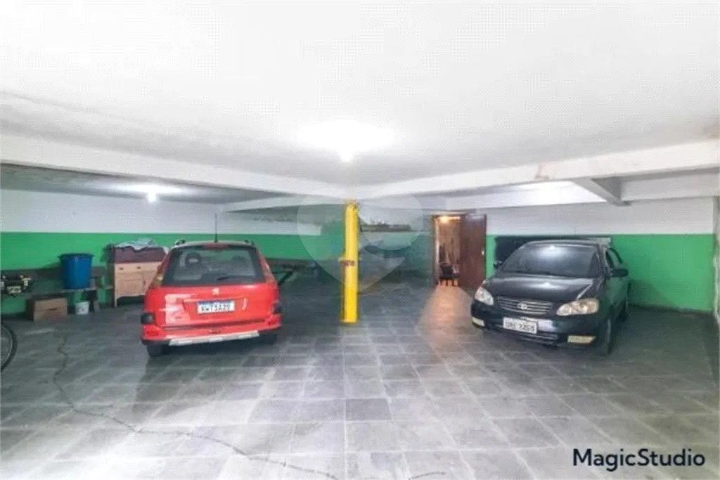 Casa com 275m², 3 quartos, 2 suítes, 8 garagens, à venda em Santo André