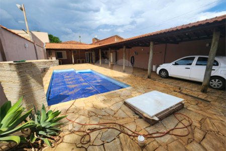 Casa à Venda - Estância Lagoa Dourada, Brotas-SP