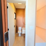 Casa térrea com 3 suítes no Condomínio Residencial Viena em Indaiatuba-SP - Acabamento de alto padrão - R$ 1.690.000,00 - AT 250 m² - AC 158 m² - 3 suítes,, sendo 1 suíte master com closet - Sala para dois ambientes (estar e jantar) - Cozinha planejada com ilha cooktop, forno elétrico e micro-ondas,