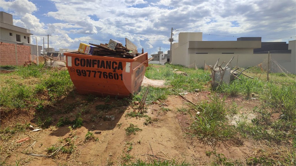 Lote à Venda em São Carlos, no Condomínio Villeneuve I