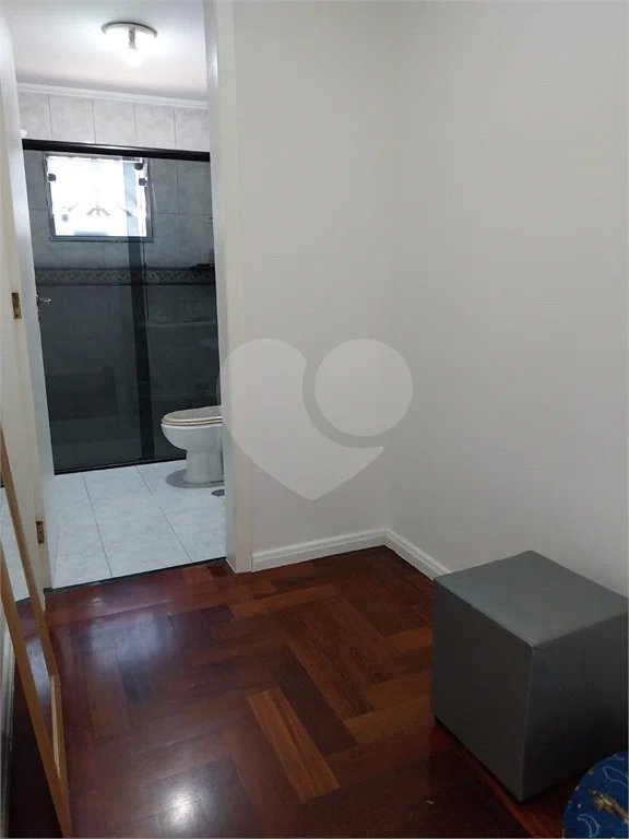 Casa com 324m², 4 dormitórios, sendo 1 suíte, 4 vagas, à venda no Jardim Las Vegas em Santo André.