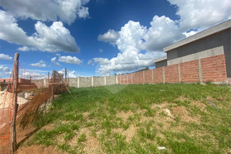 Terreno no Residencial Villeneuve