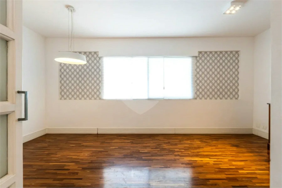 Apartamento para venda em Moema com 2 quartos, sendo 2 suítes, 70m²