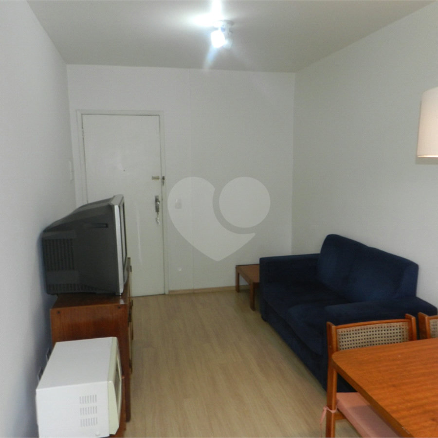 Apartamento mobiliado na Bela Vista de 36m² com 1 vaga de garagem.