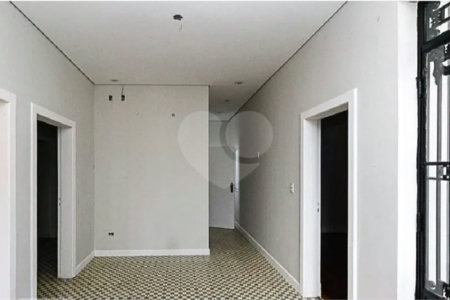 Sobrado à venda no Belenzinho de 208 m² com 6 dormitórios, 4 banheiros e 2 vagas