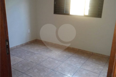 Casa térrea com salão comercial para venda no Maria Stella Fagá.
