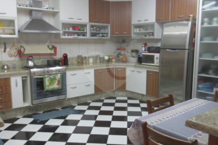 Excelente Sobrado à venda noCambuci c/338m2 - 4 Quartos/1 Suite/ 5 Vagas na garagem