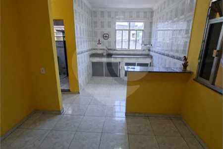 CASA Á VENDA EM SANTÍSSIMO ,ESTRADA DA POSSE ..