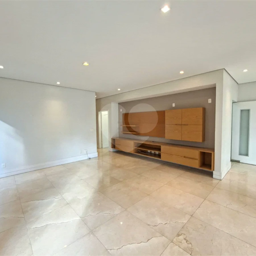 Casa térrea à venda de 330m² no Planalto Paulista, 600m² de terreno, 2 dormitórios aconchegantes, 1 suíte com closet, edícula, quintal, 4 vagas