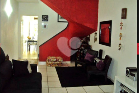 Sobrado a venda com 160 m², 4 quartos e 2 vagas