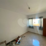 Casa térrea com salão comercial para venda no Santa Felícia.