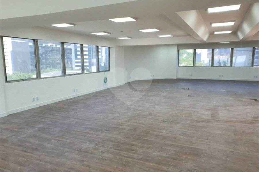 Sala comercial para locação e venda. 204m² AU