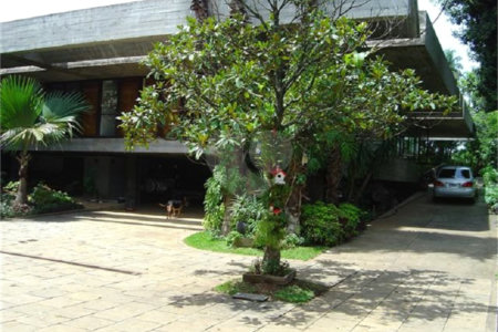 Casa Térrea à venda com 5 quartos, sendo 3 suítes, em Interlagos, São Paulo, SP
