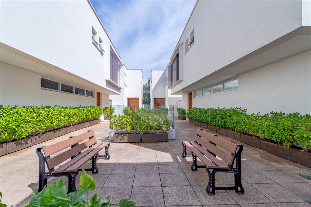 Casa à venda com 4 suítes no condomínio Villagio Quadrifolio, São Paulo - SP