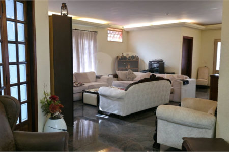 Casa à venda no Parque Fehr de 500m²
