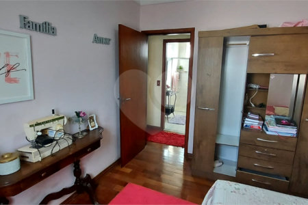 Casa à venda com 5 quartos, sendo 1 suíte, em Jardim Santa Paula, São Carlos, SP