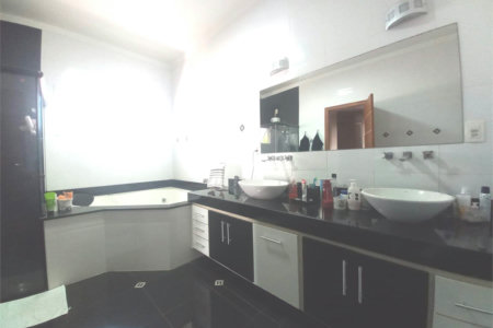 Casa à venda em Condomínio fechado em São Carlos Parque Faber 1