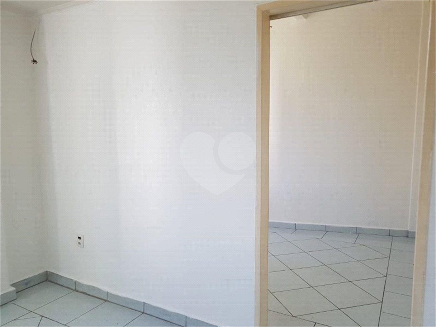 Studio / Kitnet No Centro em Frente ao Metrô