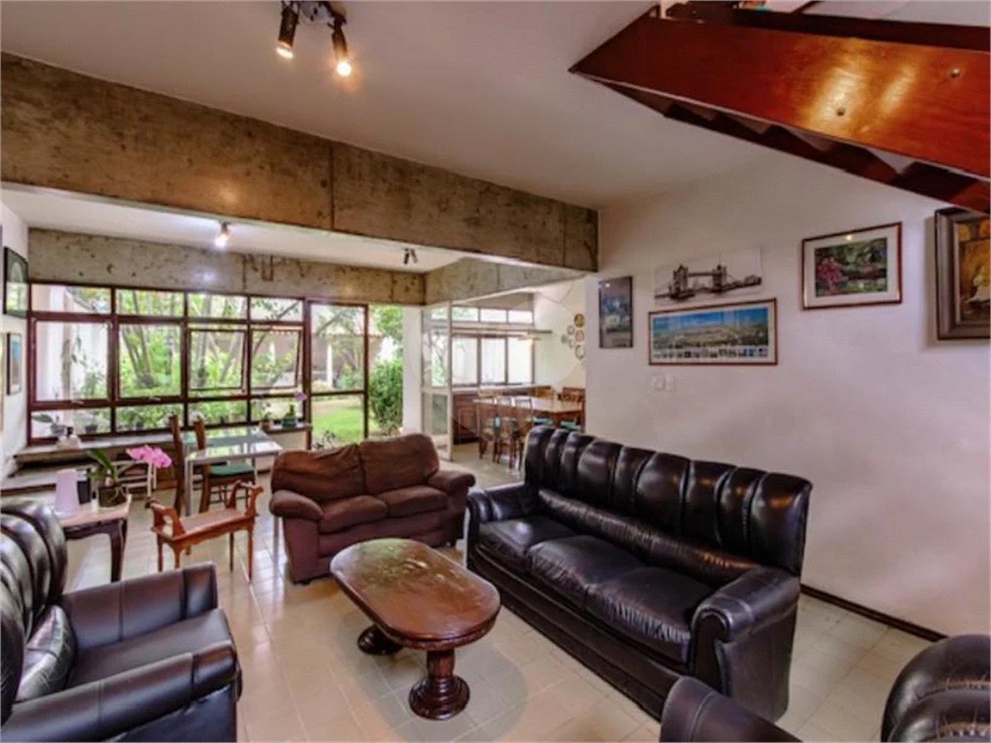 Casa para locação no Jardim da Saúde – São Paulo Imóvel amplo e elegante, com 360 m² de área construída em terreno de 400 m²