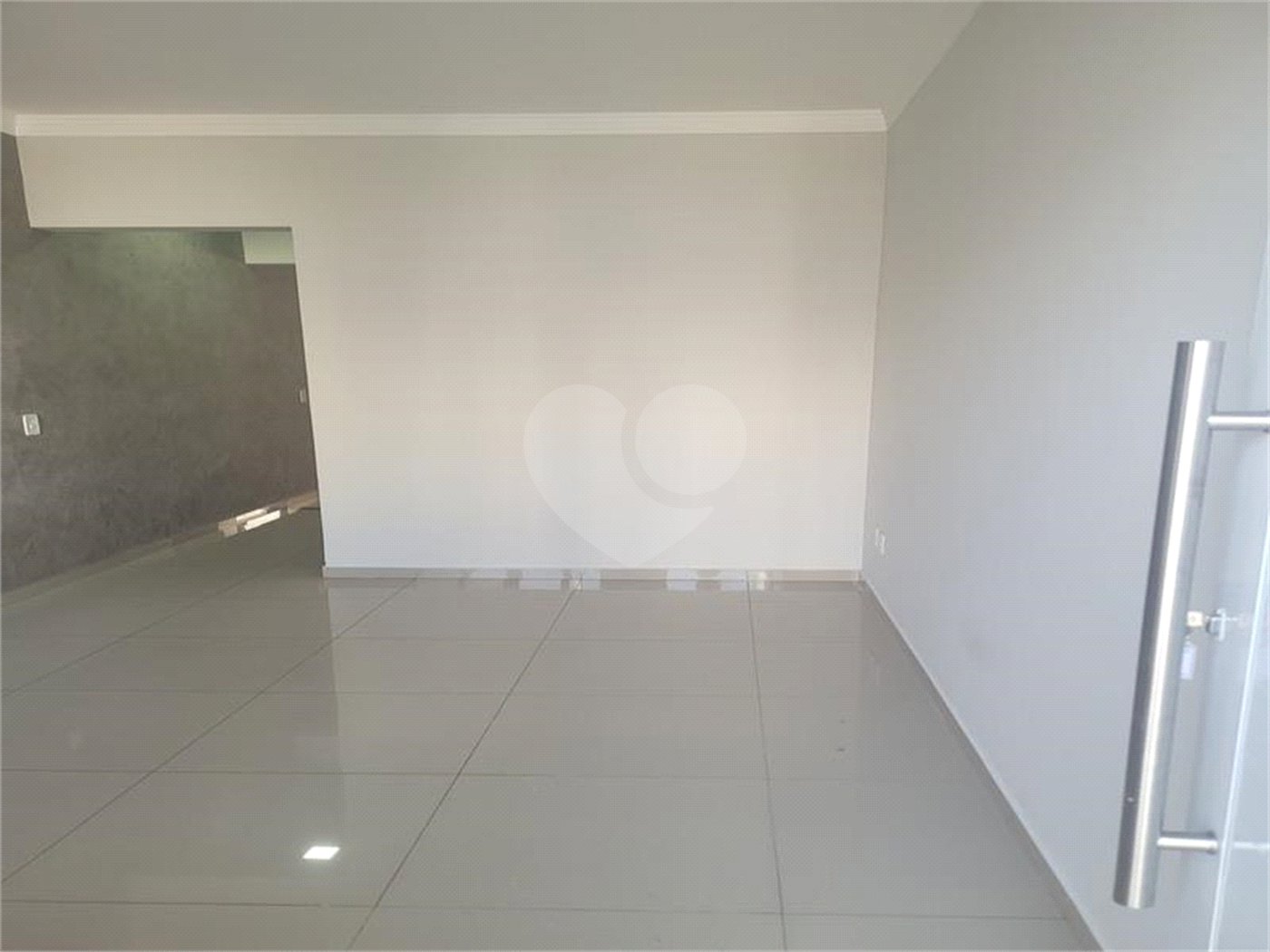 Indaiatuba - Sobrado para venda e Locação - Jardim Nely em Indaiatuba - R$ 425.000,00 - aceita parte em permuta - Bairro tranquilo com fácil acesso a rodovias, Shopping Polo Parque Mall - Assai, Polo shopping - Com duas suítes sendo uma com sacada, , lavabo. área de serviço , 2 vagas, portão ele