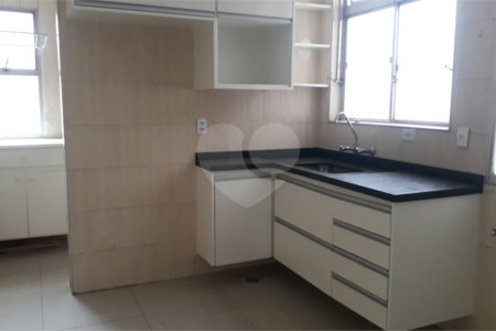 Venda apartamento 2 dormitórios, vaga de garagem fixa, lazer completo. Campo Belo. SP.