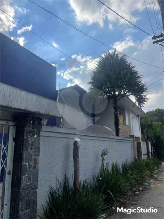 Casa comercial com 300m², 5 quartos, 2 vagas, para locação no Campo Belo!