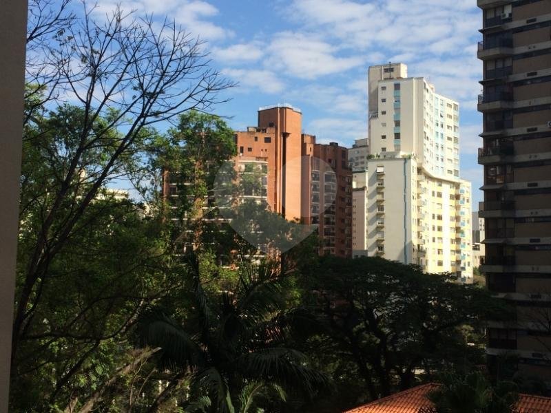 Apartamento com 77m² e 2 dormitórios próximo a Paulista e Metrô Trianon-Masp.