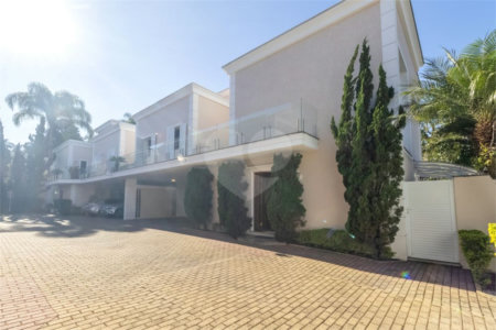 Casa à venda com 4 quartos, sendo 2 suítes, no condomínio Stephanie, São Paulo - SP