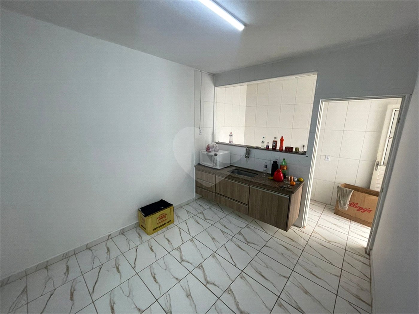 Casa térrea e salão comercial a venda no Jardim Bandeirantes.