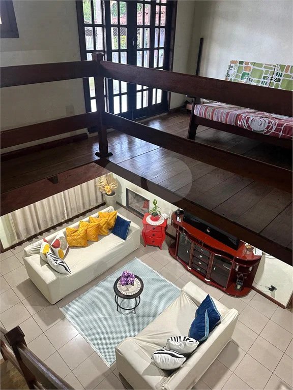 Sítio encantador em Nazaré Paulista – 1.000 m² de terreno, piscina e varanda gourmet