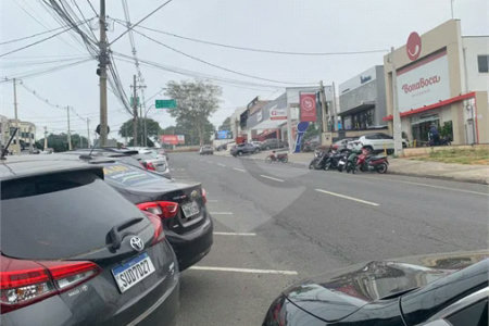 Indaiatuba - Venda - Galpão comercial :- Av Fábio Ferraz Bicudo - Alto padrão na localização e construção - R$ 5.500.000,00 - Em frente ao Day Hospital Indaiatuba - 04 banheiros - 02 copas -05 vagas - Lote 360 metros - Área construída 397 ms - Locação R$ 26.800,00 mais IPTU - R$ 650,00