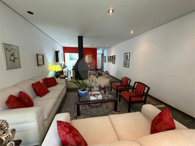 Casa à venda com 4 quartos, sendo 1 suíte,  no condomínio Taquaral, São Paulo - SP