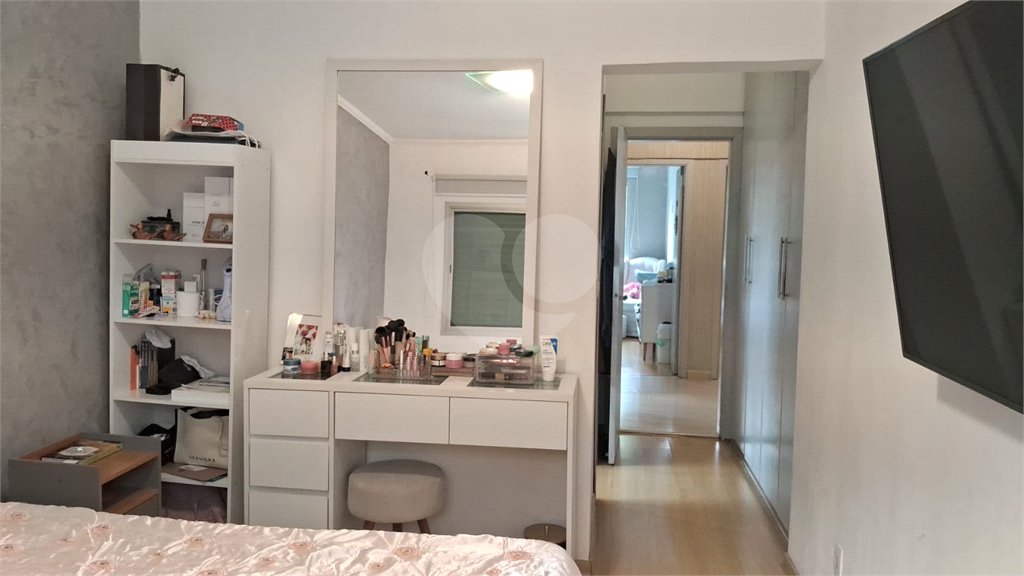 Apartamento a venda na Aclimação com 4 dormitórios e 2 vagas.