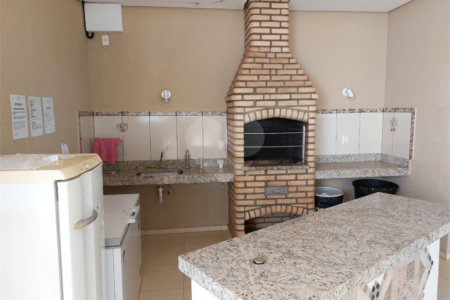 Apartamento no Condomínio Mont Vernon .