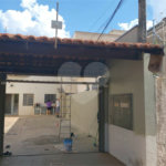 Prédio para venda com 6 kitnets.