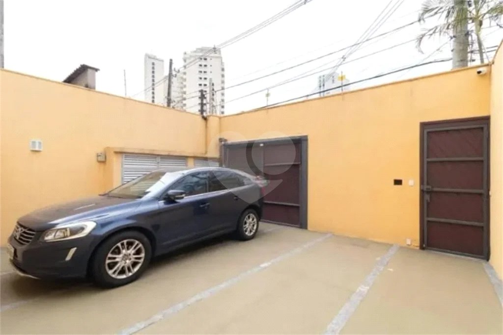 Casa com 3 dormitórios sendo 3 suítes com 03 vagas de garagem.