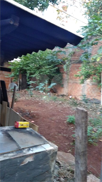 Casa Térrea com 3 dormitórios, sendo 1 suíte.
