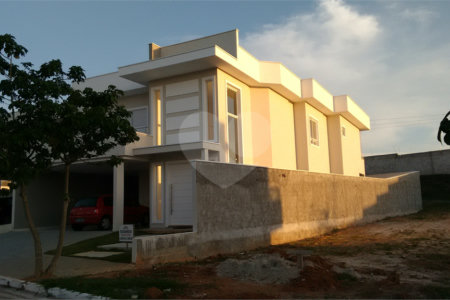 CASA A VENDA NO URBANOVA COM 390M², 5 DORMITORIOS, 6 BANHEIROS, PISCINA, 3 VAGAS, Sjc