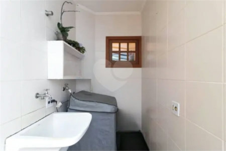 Casa com 3 dormitórios sendo 3 suítes com 03 vagas de garagem.