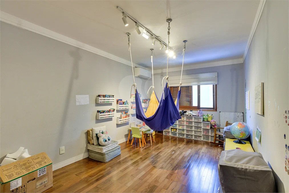 Casa à venda no Brooklin Velho, reformada e com piscina.