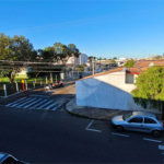 ?Oportunidade Única em São Carlos: Salão Comercial + Casa Independente nos Fundos – Ideal para Investidores!