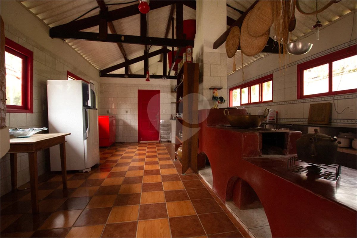 Sítio à venda com 8 quartos, sendo 4 suítes, em Taiaçupeba, Mogi das Cruzes, SP