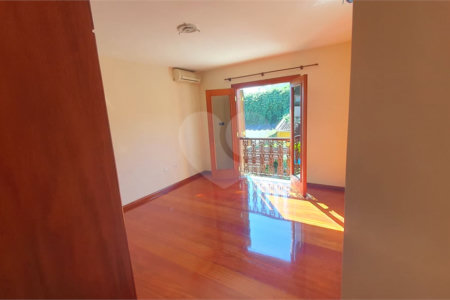 Casa à venda com 4 quartos, sendo 3 suítes, em Interlagos, São Paulo, SP