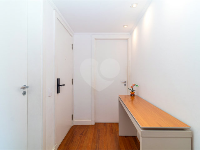Apartamento à venda com 3 quartos, sendo 1 suíte,  em Alto da Boa Vista, São Paulo, SP