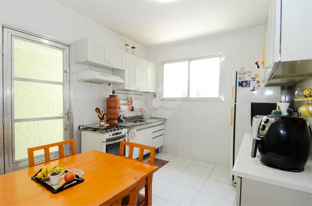 Casa à venda com 4 quartos, sendo 1 suíte, em Jardim Nova Taboão, Guarulhos, SP