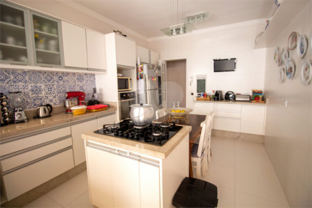 Casa à venda com 3 quartos, sendo 1 suíte,  em Jardim Bandeirantes, São Roque, SP