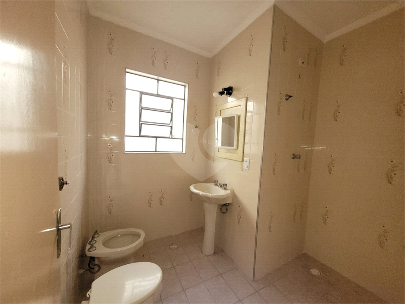 Casa à venda com 3 quartos, sendo 1 suíte, em Parque Maria Domitila, São Paulo, SP